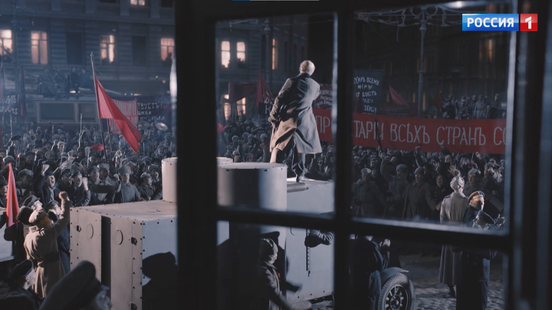 Премьера киноромана Андрея Кончаловского "Хроники русской революции" состоялась на телеканале "Россия 1"