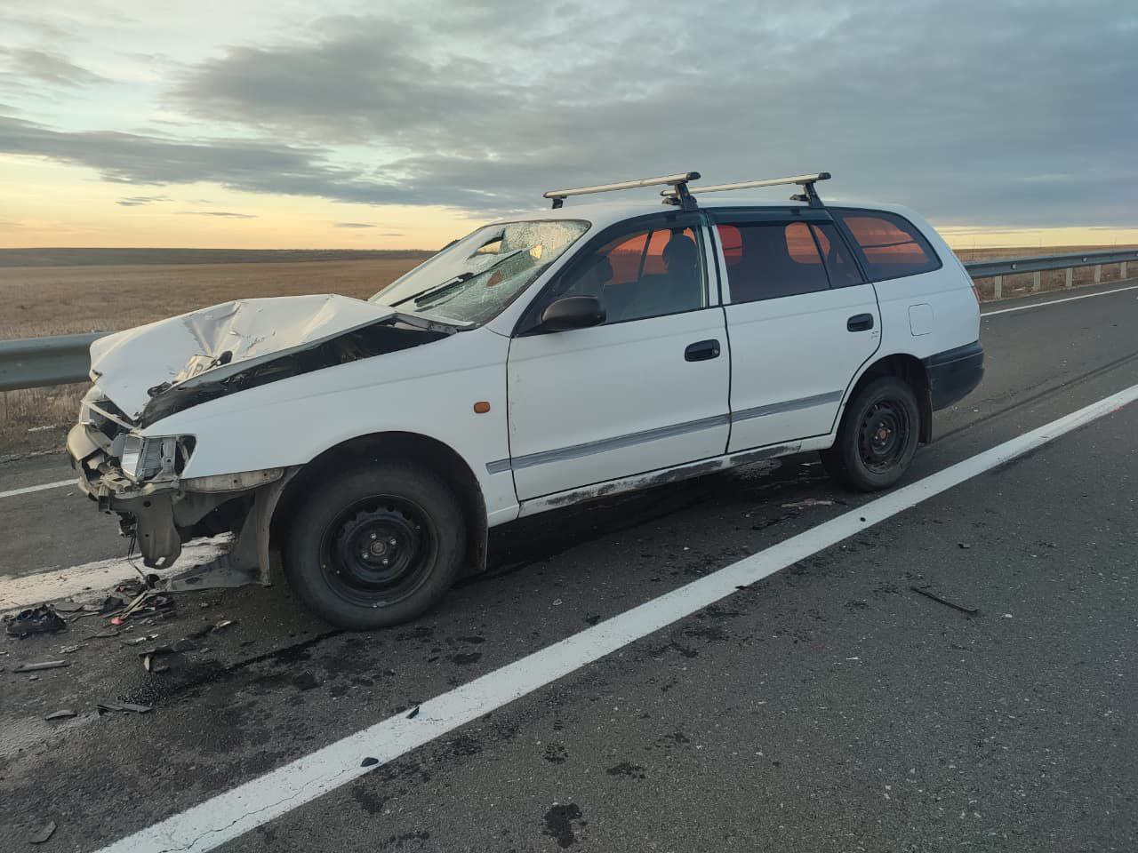 30 октября в утреннее время на ФАД Р-297 "Чита-Хабаровск", 264 км (Чернышевский район) по предварительным данным вследствие несоблюдения дистанции 37-летний водитель автомашины "Тойота Калдина"  допустил столкновение с... 30 октября в утреннее время на ФАД Р-297 "Чита-Хабаровск", 264 км (Чернышевский район) по предварительным данным вследствие несоблюдения дистанции 37-летний водитель автомашины "Тойота Калдина"  допустил столкновение с...