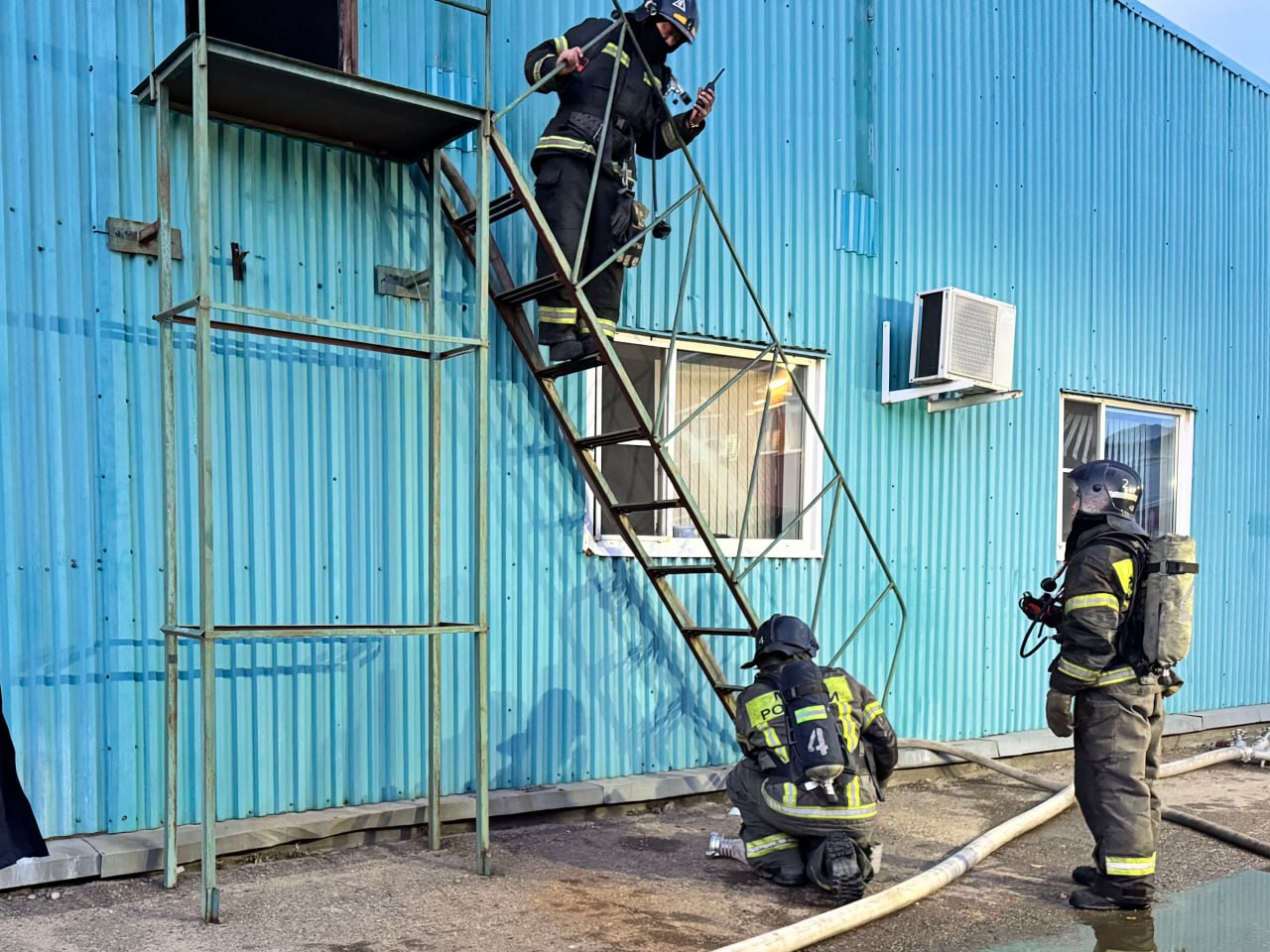 Прокуратура Железнодорожного района г. Читы организовала проверку по факту произошедшего вчера возгорания производственного помещения химической лаборатории на ул. Трактовая краевого центра, на место происшествия выезжал... Прокуратура Железнодорожного района г. Читы организовала проверку по факту произошедшего вчера возгорания производственного помещения химической лаборатории на ул. Трактовая краевого центра, на место происшествия выезжал...