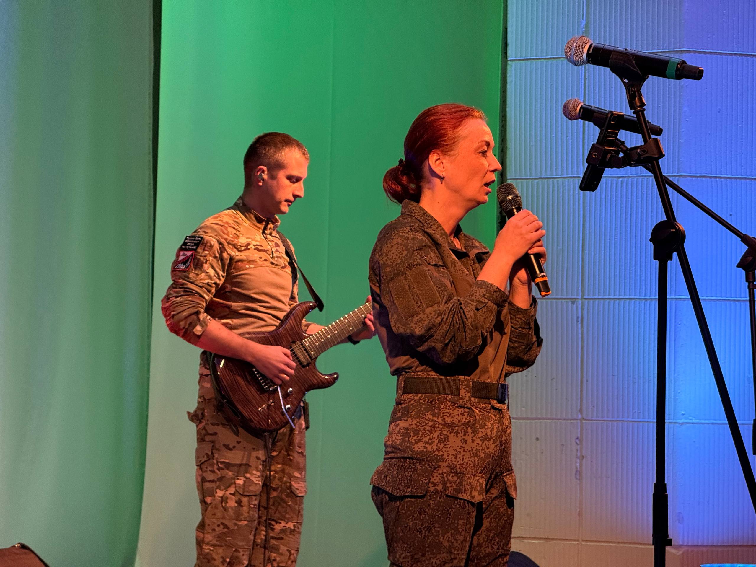 Очередной полный зал встретил музыкальный ансамбль Восточного военного округа «Мы есть мы» Очередной полный зал встретил музыкальный ансамбль Восточного военного округа «Мы есть мы»