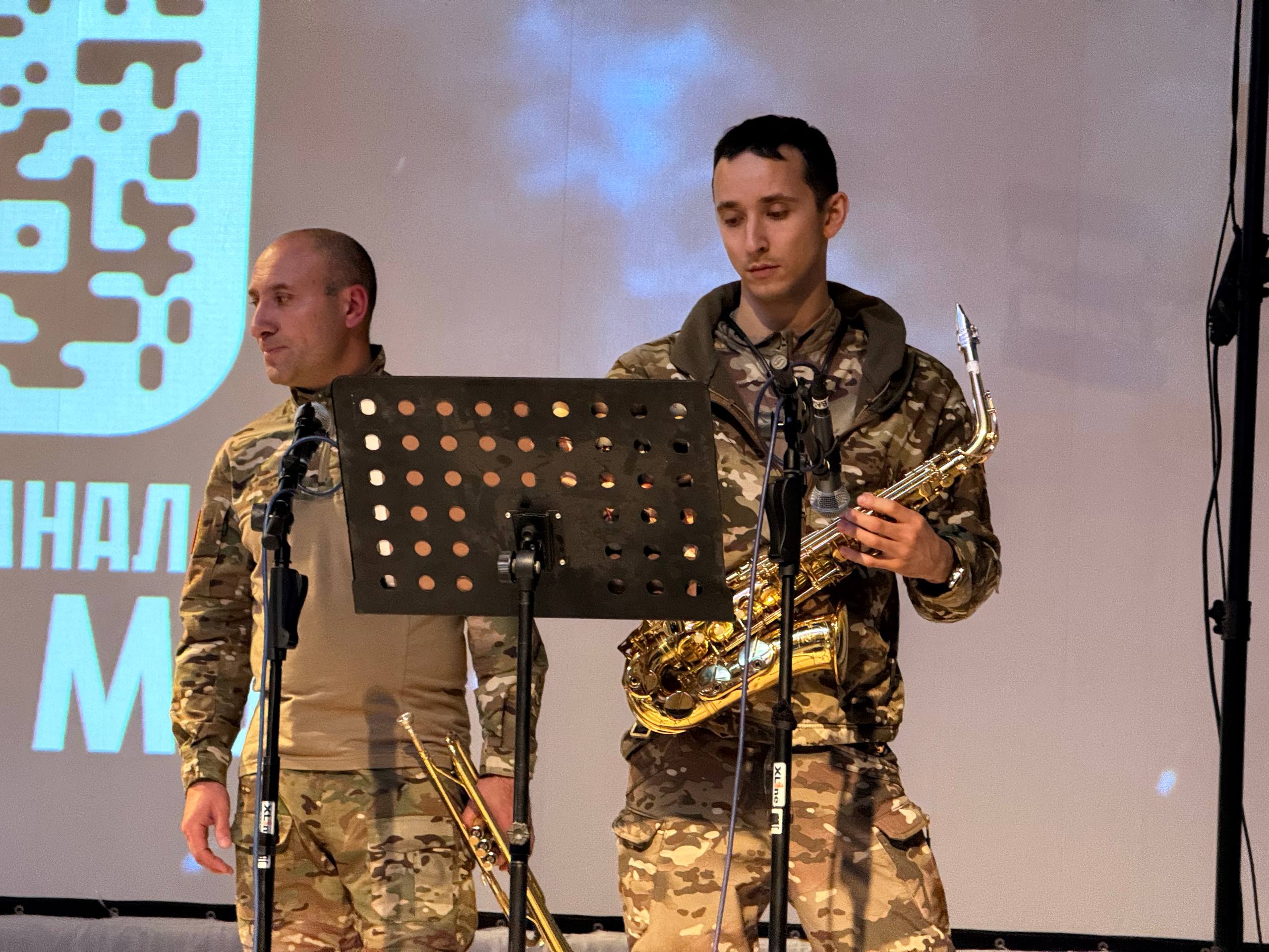 Очередной полный зал встретил музыкальный ансамбль Восточного военного округа «Мы есть мы» Очередной полный зал встретил музыкальный ансамбль Восточного военного округа «Мы есть мы»