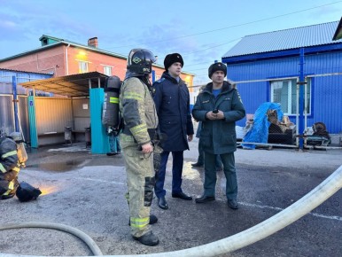 Прокуратура Железнодорожного района г. Читы организовала проверку по факту произошедшего вчера возгорания производственного помещения химической лаборатории на ул. Трактовая краевого центра, на место происшествия выезжал...