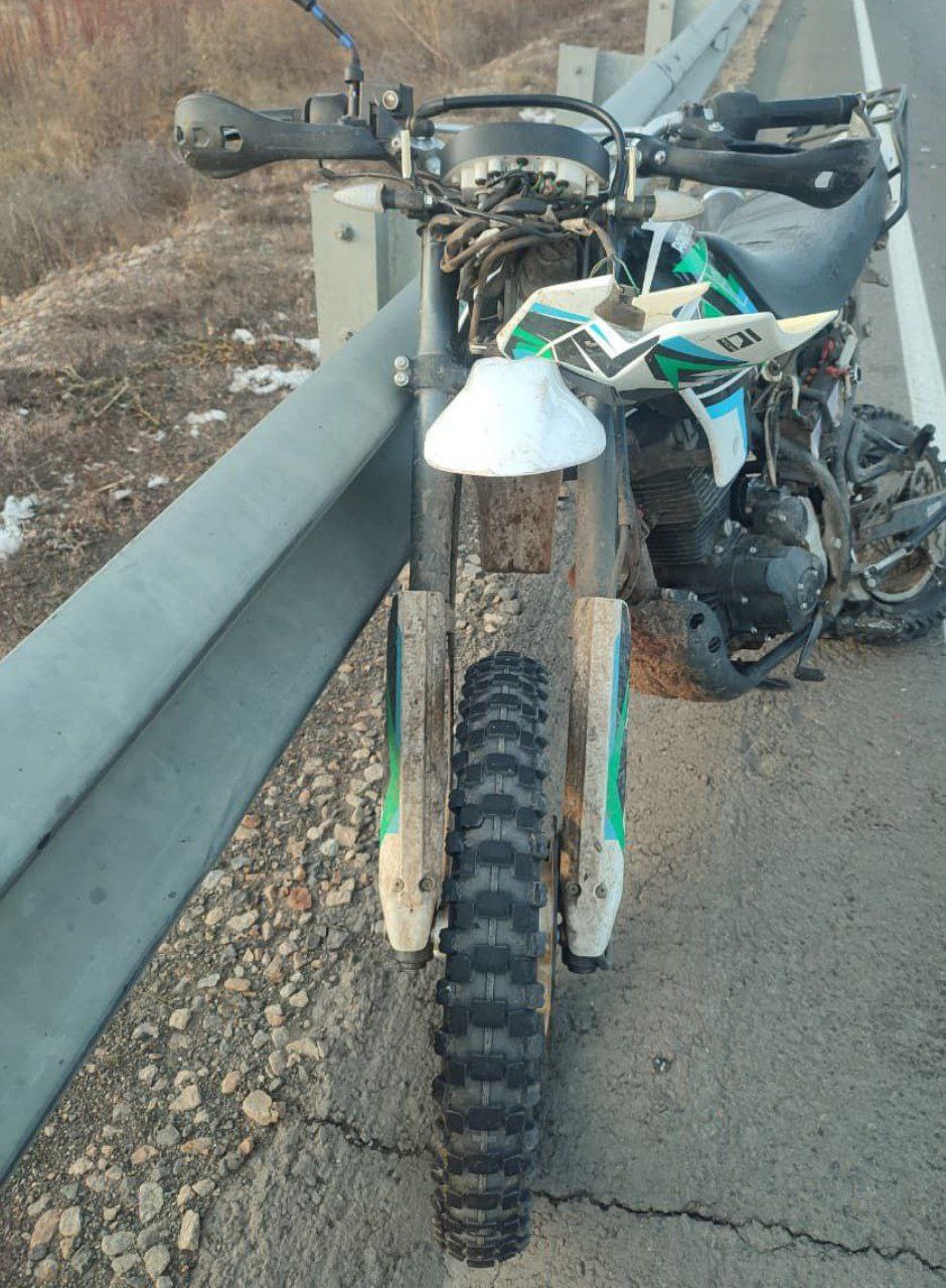 30 октября в утреннее время на ФАД Р-297 "Чита-Хабаровск", 264 км (Чернышевский район) по предварительным данным вследствие несоблюдения дистанции 37-летний водитель автомашины "Тойота Калдина"  допустил столкновение с... 30 октября в утреннее время на ФАД Р-297 "Чита-Хабаровск", 264 км (Чернышевский район) по предварительным данным вследствие несоблюдения дистанции 37-летний водитель автомашины "Тойота Калдина"  допустил столкновение с...