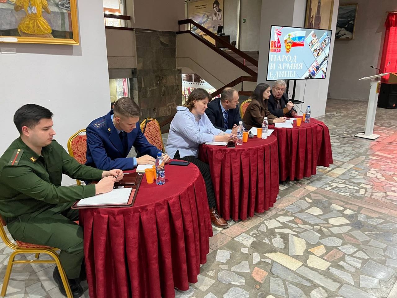 Представители прокуратуры Забайкальского края в Окружном доме офицеров Российской Армии приняли участие в дискуссионной площадке «Оказание бесплатной юридической помощи», организованной в рамках форума «Народ и армия едины»