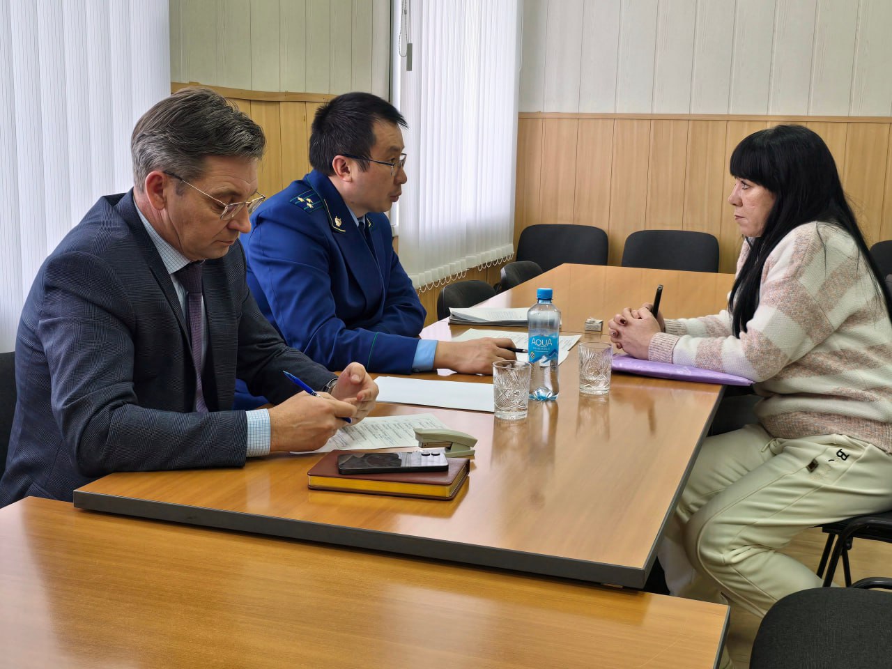 Петровск-Забайкальский межрайонный прокурор Арсалан Бадмаев и глава муниципального округа Николай Горюнов в здании администрации провели совместный личный прием участников специальной военной операции и членов их семей Петровск-Забайкальский межрайонный прокурор Арсалан Бадмаев и глава муниципального округа Николай Горюнов в здании администрации провели совместный личный прием участников специальной военной операции и членов их семей