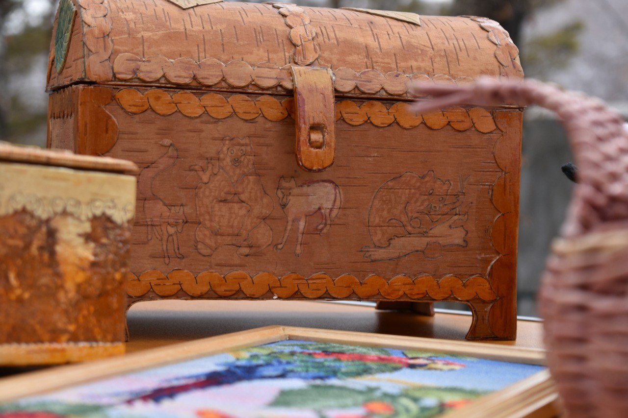 От бересты до вышивки: забайкальские мастера сохраняют культурное наследие Шелопугинского округа От бересты до вышивки: забайкальские мастера сохраняют культурное наследие Шелопугинского округа