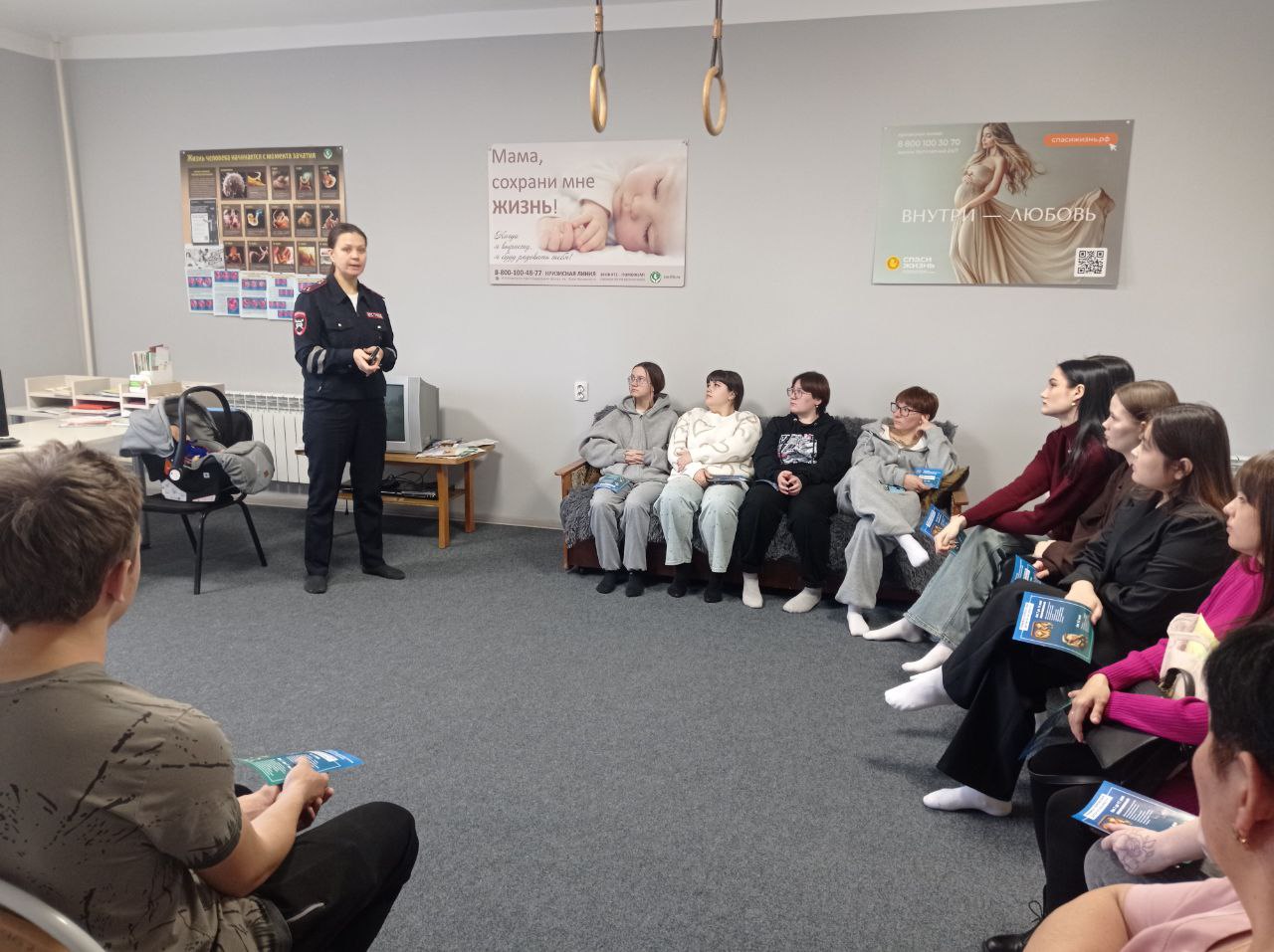 В Краснокаменске сотрудники Госавтоинспекции и медицинские работники проводят тренинги для будущих родителей по профилактике дорожно-транспортных происшествий с участием детей-пассажиров В Краснокаменске сотрудники Госавтоинспекции и медицинские работники проводят тренинги для будущих родителей по профилактике дорожно-транспортных происшествий с участием детей-пассажиров