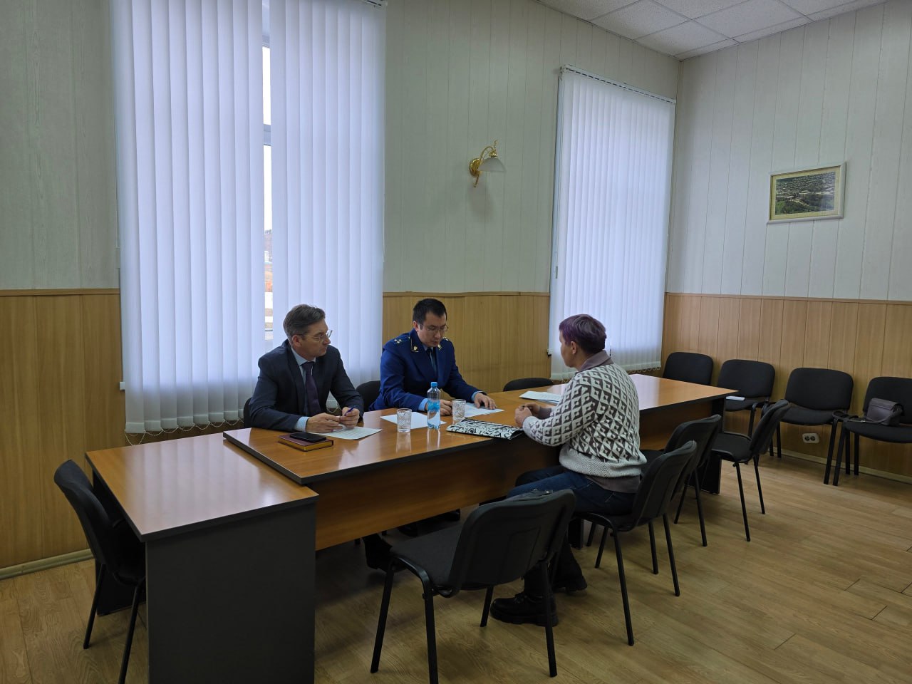 Петровск-Забайкальский межрайонный прокурор Арсалан Бадмаев и глава муниципального округа Николай Горюнов в здании администрации провели совместный личный прием участников специальной военной операции и членов их семей Петровск-Забайкальский межрайонный прокурор Арсалан Бадмаев и глава муниципального округа Николай Горюнов в здании администрации провели совместный личный прием участников специальной военной операции и членов их семей