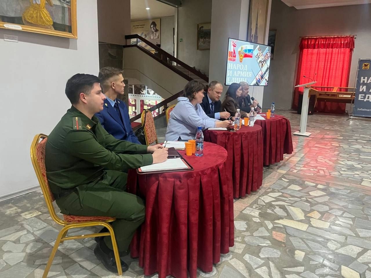 Представители прокуратуры Забайкальского края в Окружном доме офицеров Российской Армии приняли участие в дискуссионной площадке «Оказание бесплатной юридической помощи», организованной в рамках форума «Народ и армия едины» Представители прокуратуры Забайкальского края в Окружном доме офицеров Российской Армии приняли участие в дискуссионной площадке «Оказание бесплатной юридической помощи», организованной в рамках форума «Народ и армия едины»