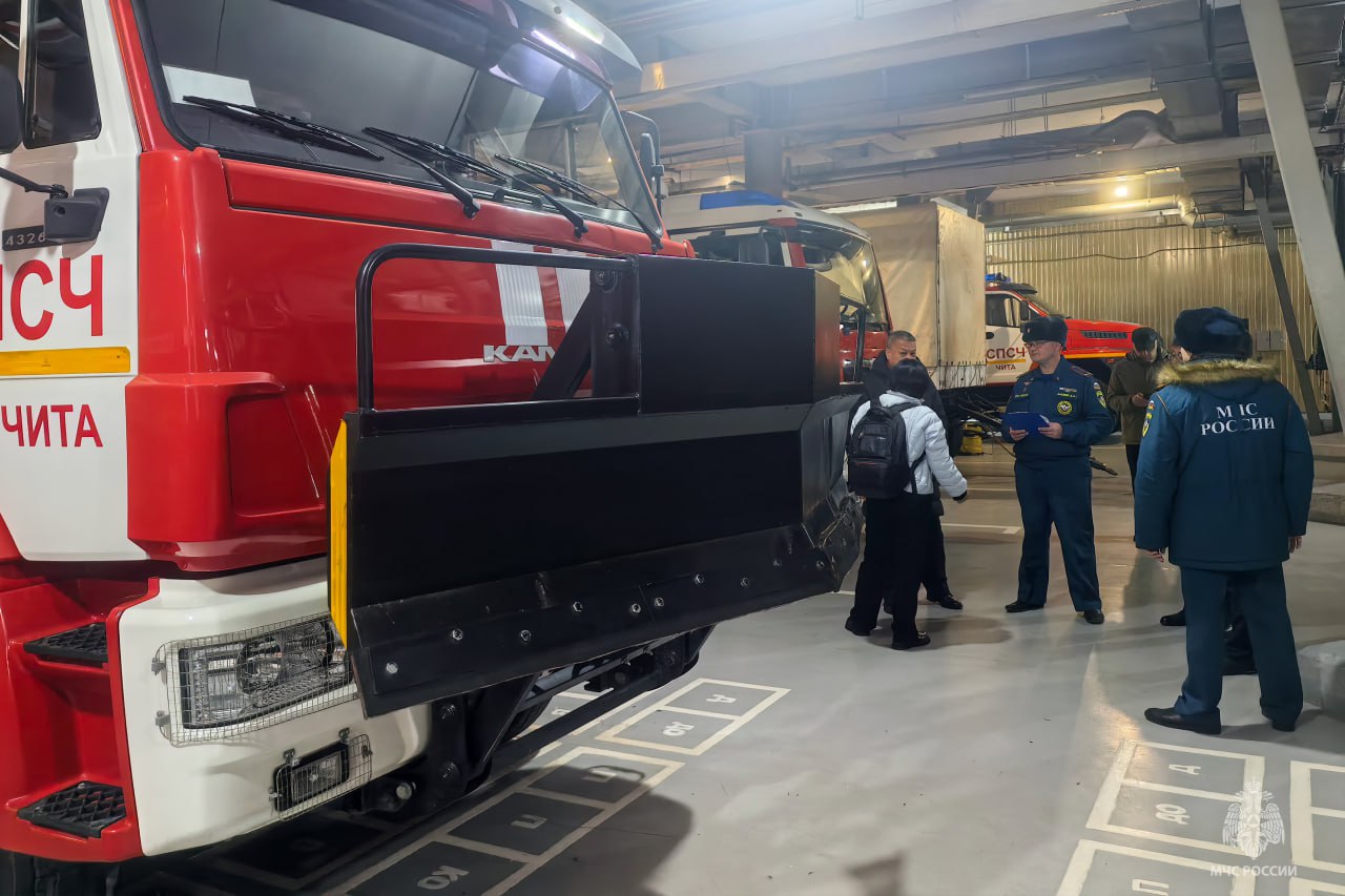 Китайская делегация ознакомилась с работой специализированной пожарно-спасательной части МЧС в Забайкалье Китайская делегация ознакомилась с работой специализированной пожарно-спасательной части МЧС в Забайкалье
