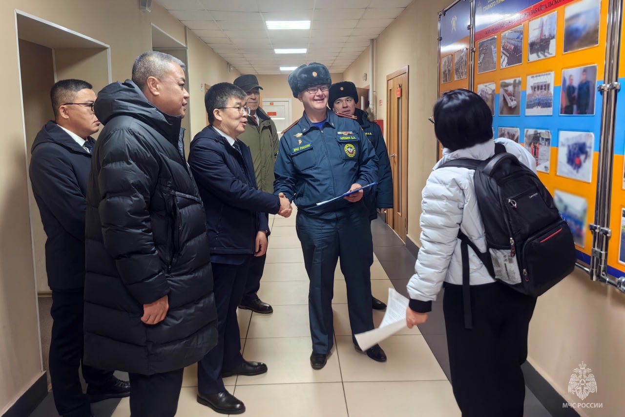 Китайская делегация ознакомилась с работой специализированной пожарно-спасательной части МЧС в Забайкалье Китайская делегация ознакомилась с работой специализированной пожарно-спасательной части МЧС в Забайкалье