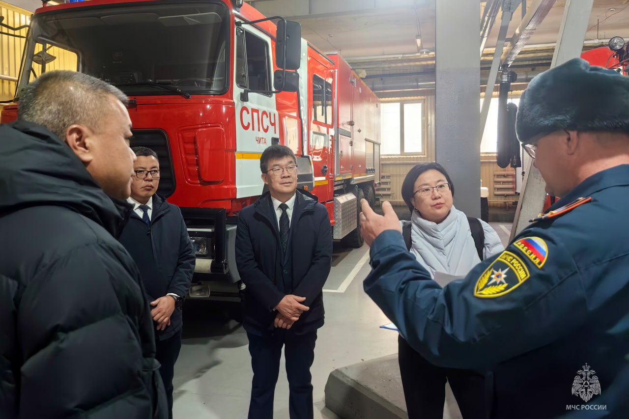 Китайская делегация ознакомилась с работой специализированной пожарно-спасательной части МЧС в Забайкалье Китайская делегация ознакомилась с работой специализированной пожарно-спасательной части МЧС в Забайкалье