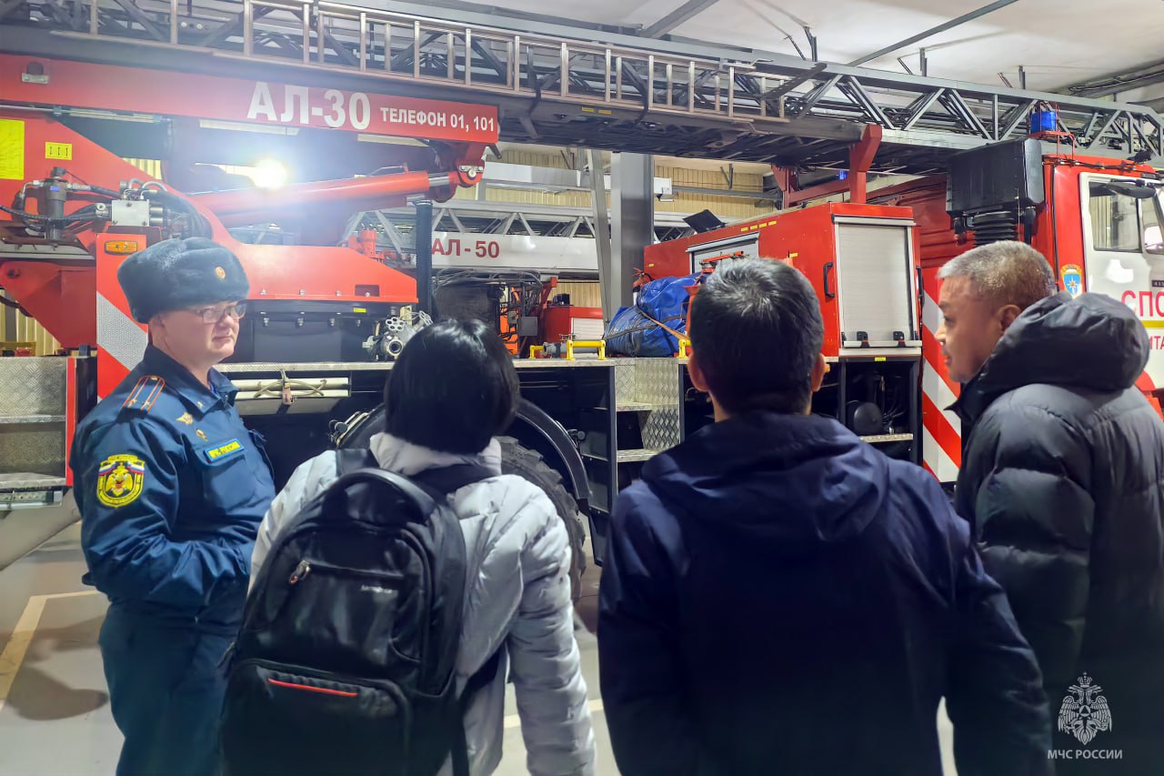 Китайская делегация ознакомилась с работой специализированной пожарно-спасательной части МЧС в Забайкалье Китайская делегация ознакомилась с работой специализированной пожарно-спасательной части МЧС в Забайкалье