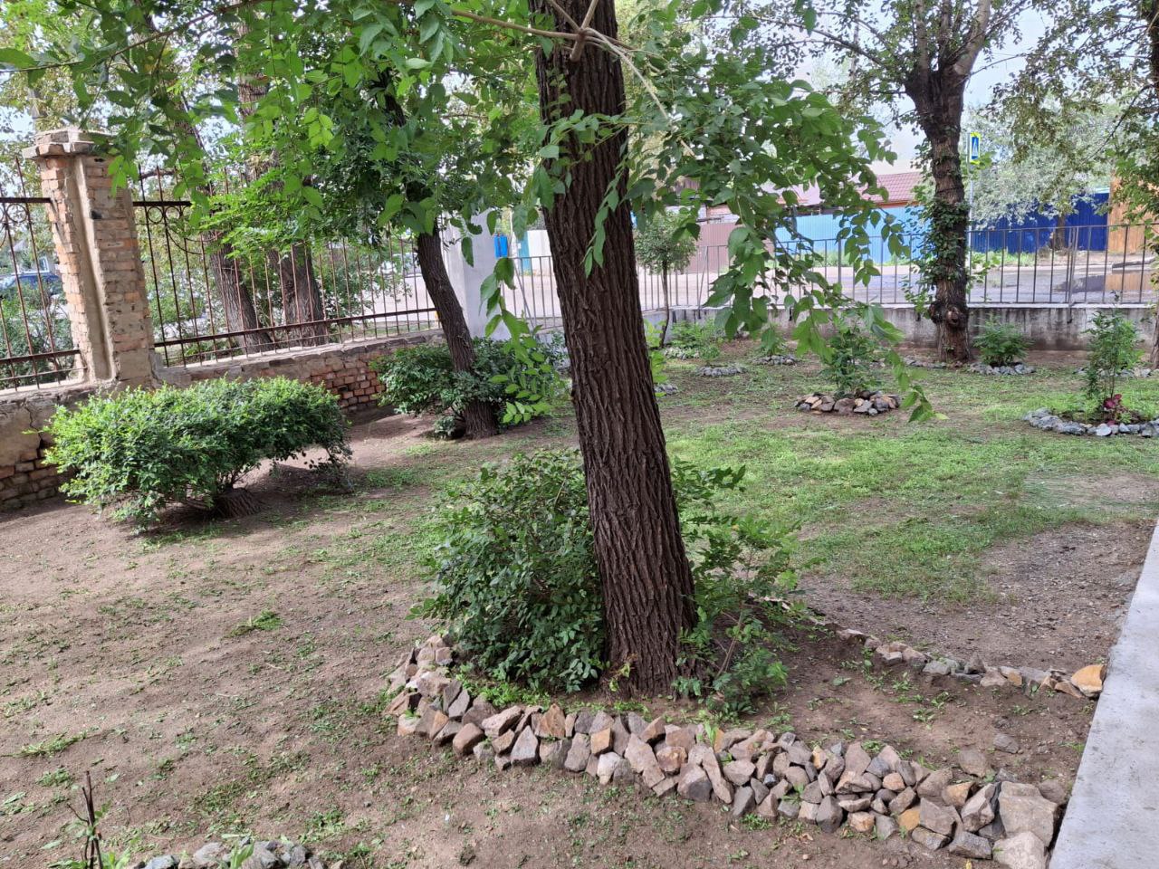 "Депутат с молотком" строит хоккейные коробки и вдохновляет жителей на субботники "Депутат с молотком" строит хоккейные коробки и вдохновляет жителей на субботники