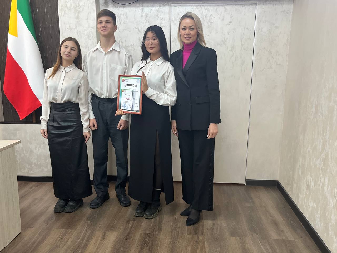 Награждение победителей городского конкурса среди обучающихся «Нет терроризму. Мы за мир» прошло в администрации краевого центра Награждение победителей городского конкурса среди обучающихся «Нет терроризму. Мы за мир» прошло в администрации краевого центра