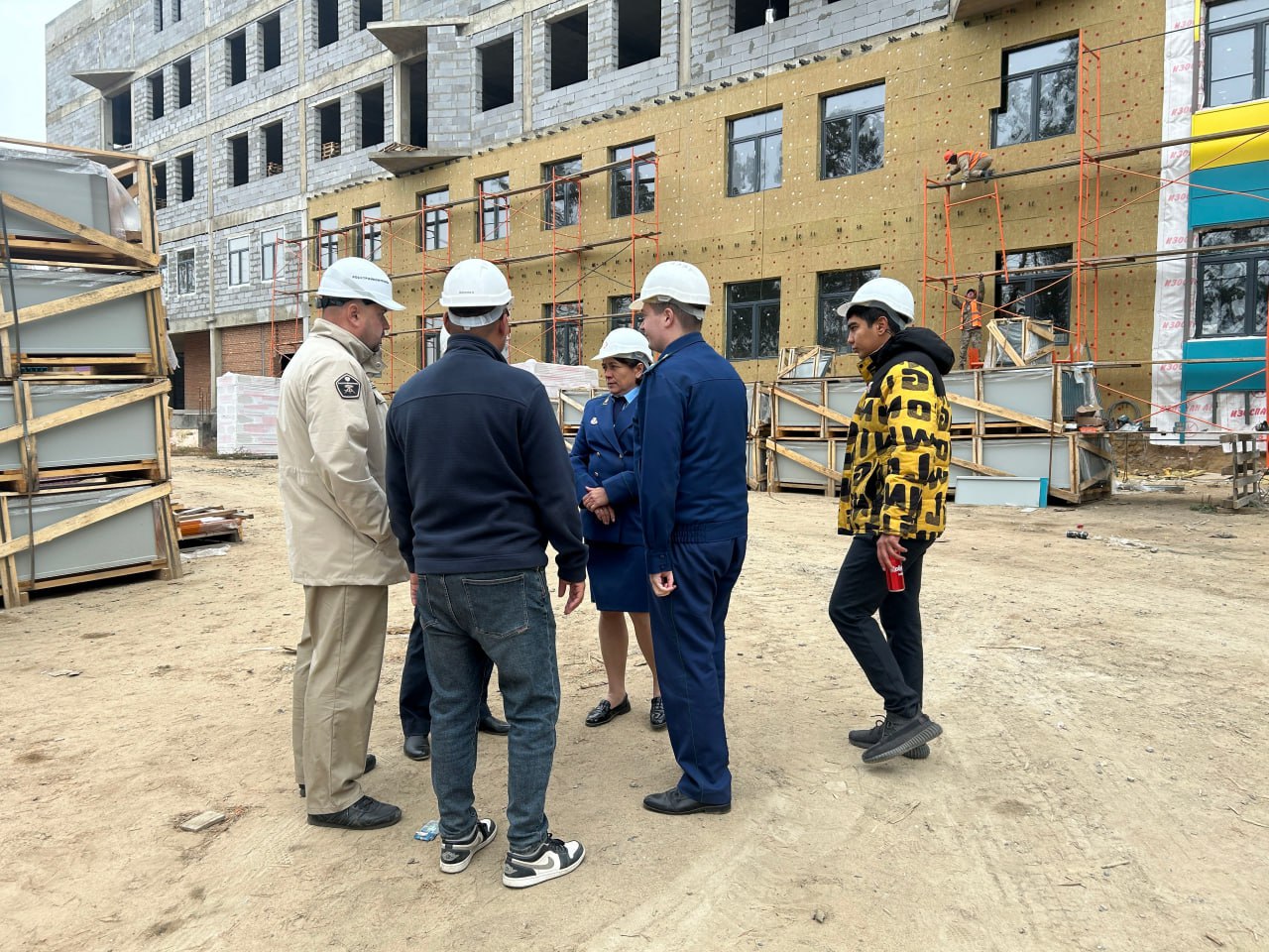 Очередные уголовные дела о мошенничестве и превышении должностных полномочий возбуждены по материалам прокурорской проверки - на этот раз при строительстве краевой детской клинической больницы, работы по которому... Очередные уголовные дела о мошенничестве и превышении должностных полномочий возбуждены по материалам прокурорской проверки - на этот раз при строительстве краевой детской клинической больницы, работы по которому...