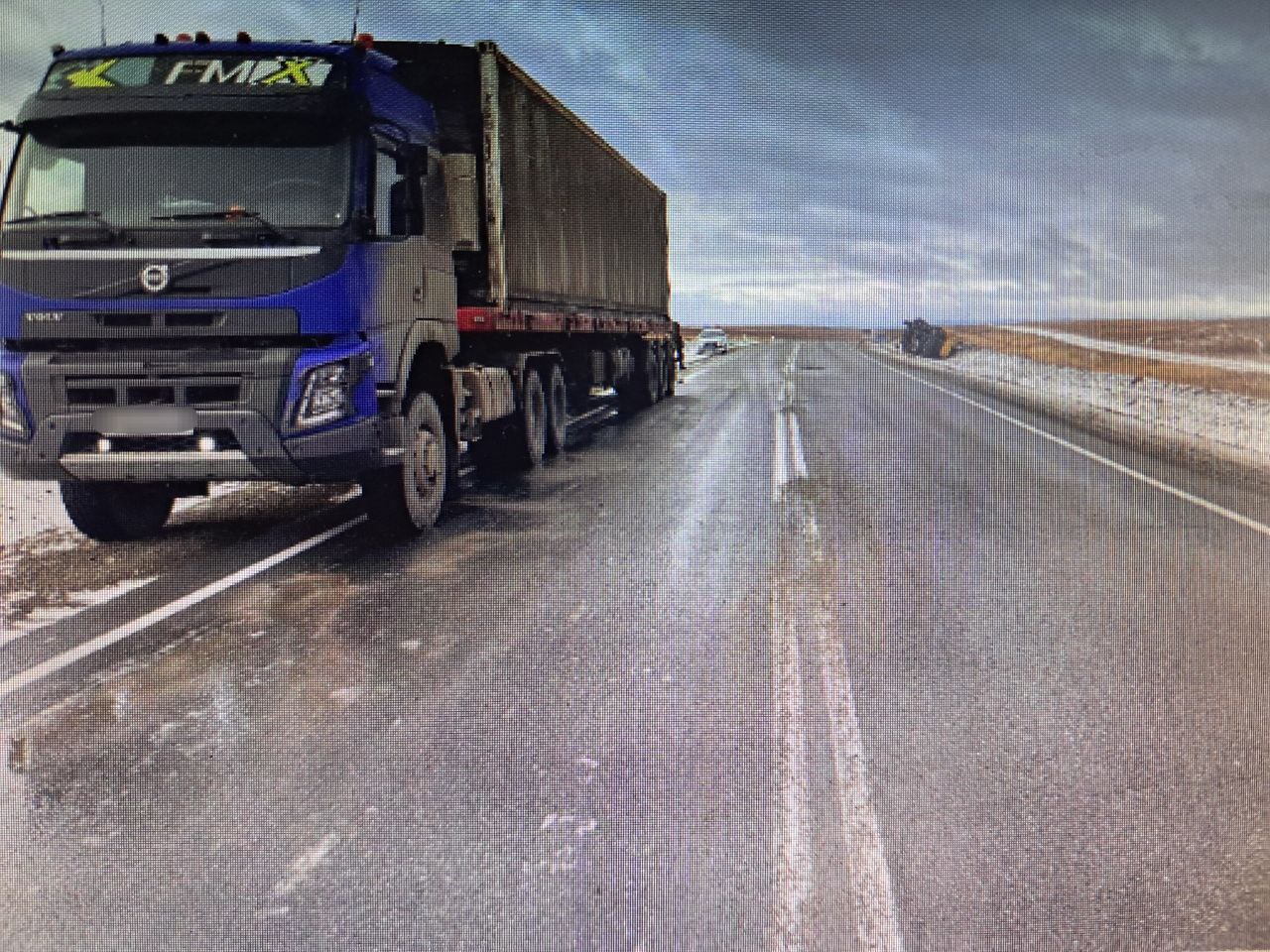 По предварительным данным 31 октября в утреннее время в Улетовском районе на ФАД Р-258 "Иркутск-Улан-Удэ-Чита", 1008 км произошло столкновение двух транспортных средств "Вольво" и "Камаз" По предварительным данным 31 октября в утреннее время в Улетовском районе на ФАД Р-258 "Иркутск-Улан-Удэ-Чита", 1008 км произошло столкновение двух транспортных средств "Вольво" и "Камаз"