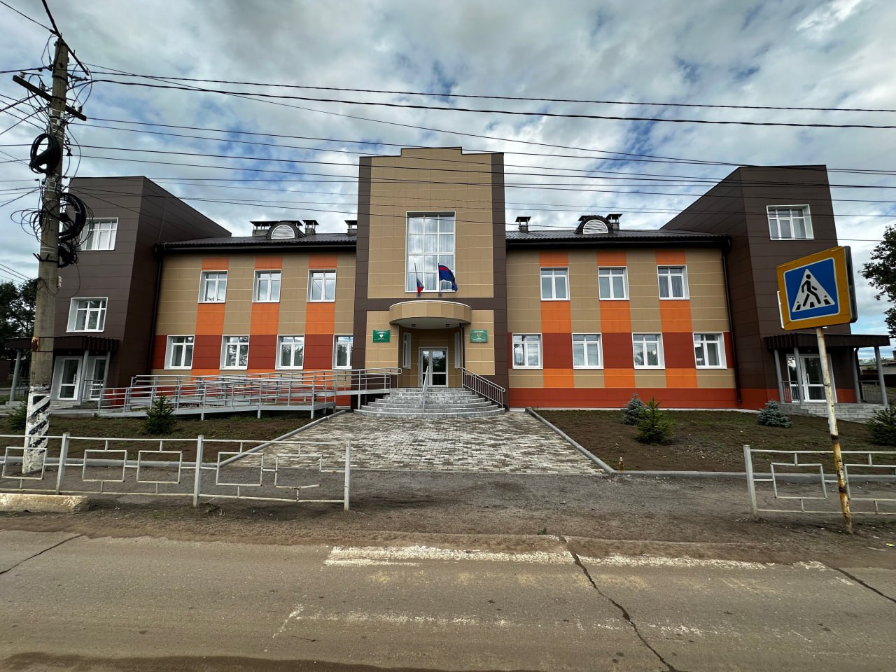 В Забайкальске организация по продаже стройматериалов и ее учредитель оштрафованы на 120 тысяч рублей за то, что в 10-дневный срок не уведомили о приеме на работу директором бывшего государственного служащего