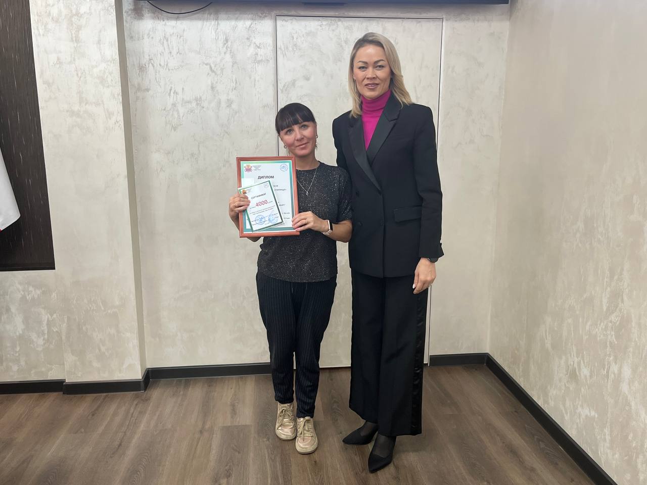 Награждение победителей городского конкурса среди обучающихся «Нет терроризму. Мы за мир» прошло в администрации краевого центра Награждение победителей городского конкурса среди обучающихся «Нет терроризму. Мы за мир» прошло в администрации краевого центра