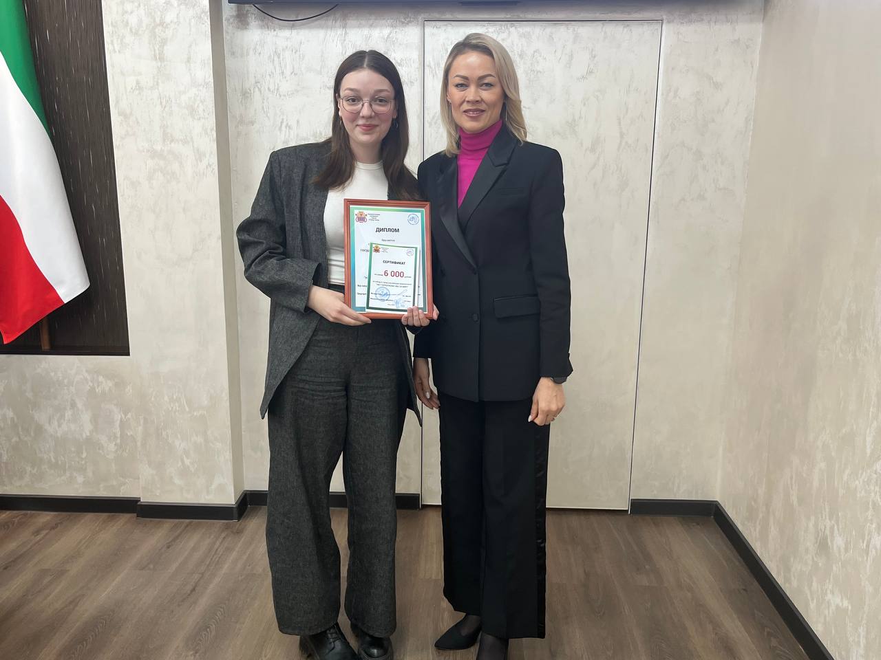 Награждение победителей городского конкурса среди обучающихся «Нет терроризму. Мы за мир» прошло в администрации краевого центра Награждение победителей городского конкурса среди обучающихся «Нет терроризму. Мы за мир» прошло в администрации краевого центра