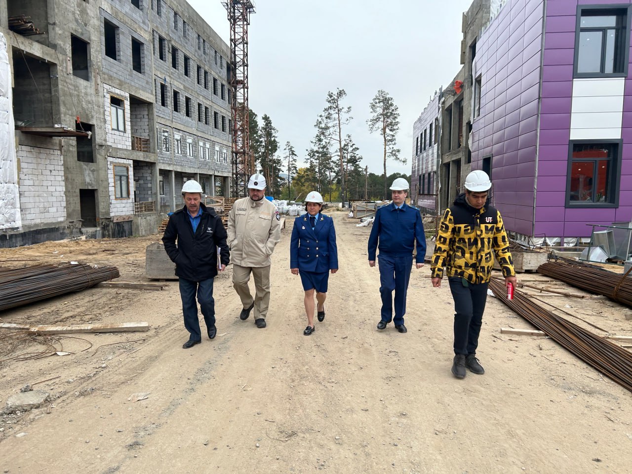 Очередные уголовные дела о мошенничестве и превышении должностных полномочий возбуждены по материалам прокурорской проверки - на этот раз при строительстве краевой детской клинической больницы, работы по которому...