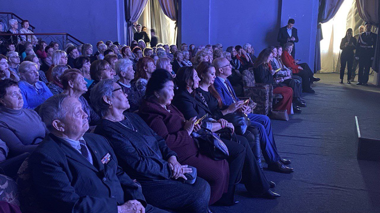 В преддверии празднования Дня народного единства администрация Центрального района провела  праздничное мероприятие в КЗ Родина В преддверии празднования Дня народного единства администрация Центрального района провела  праздничное мероприятие в КЗ Родина