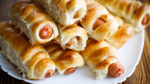 Сосиски в тесте будут пышнее облака: вот что добавить в выпечку