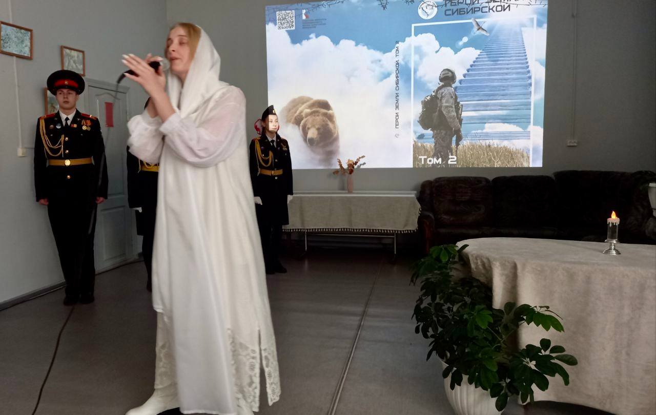 Герои земли сибирской. Так называется книга, вышедшая в свет в городе Красноярске по инициативе межрегиональной общественной организации «Вечная память героям» Герои земли сибирской. Так называется книга, вышедшая в свет в городе Красноярске по инициативе межрегиональной общественной организации «Вечная память героям»