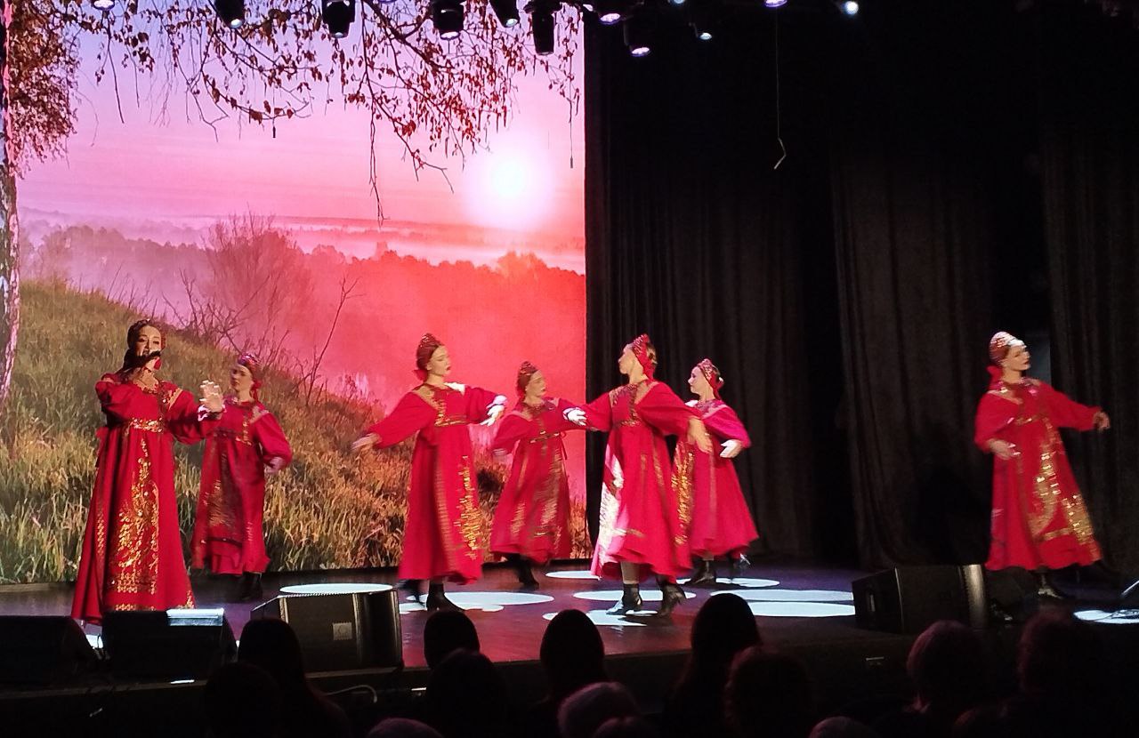 В преддверии празднования Дня народного единства администрация Центрального района провела  праздничное мероприятие в КЗ Родина