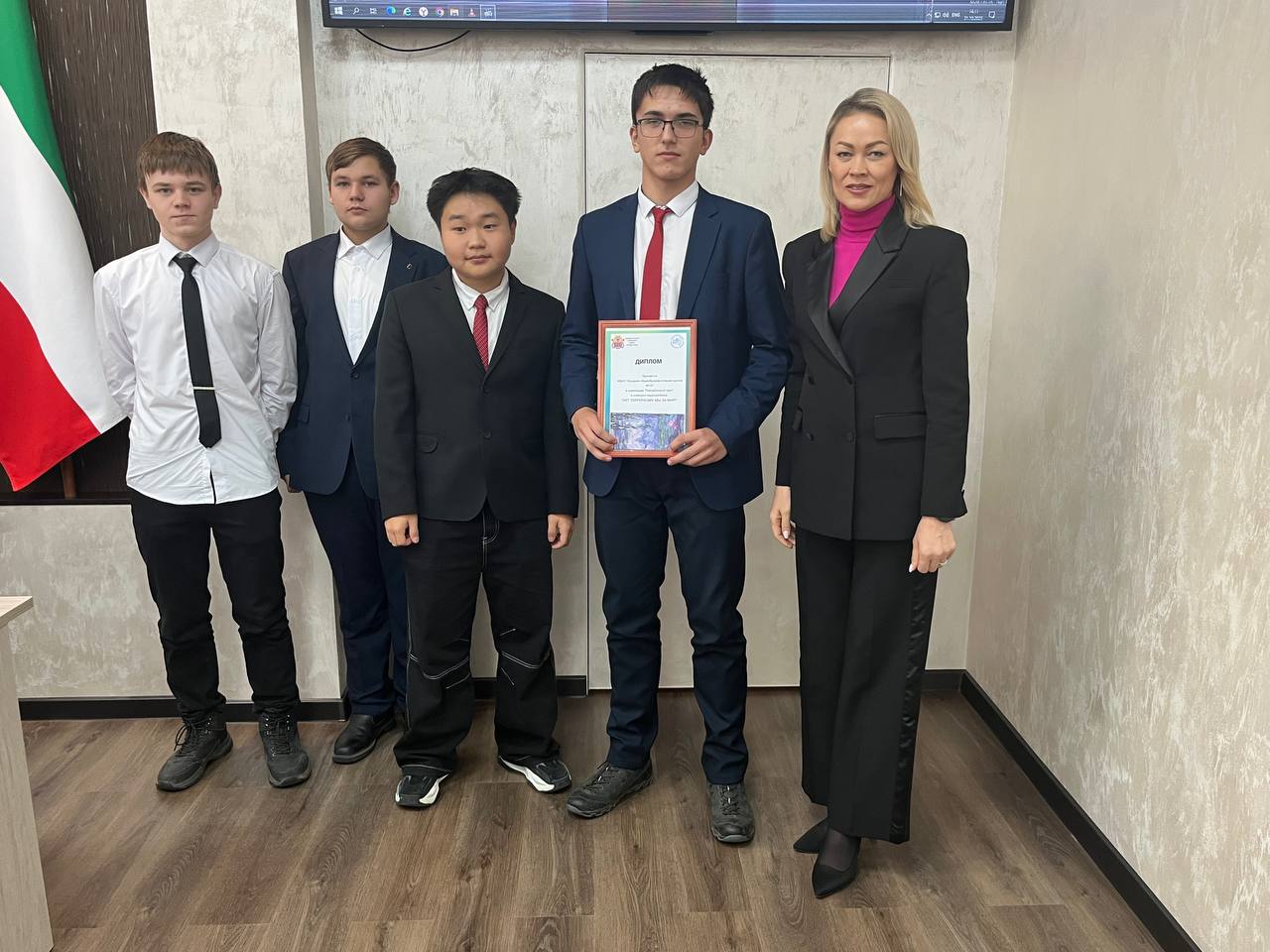 Награждение победителей городского конкурса среди обучающихся «Нет терроризму. Мы за мир» прошло в администрации краевого центра Награждение победителей городского конкурса среди обучающихся «Нет терроризму. Мы за мир» прошло в администрации краевого центра