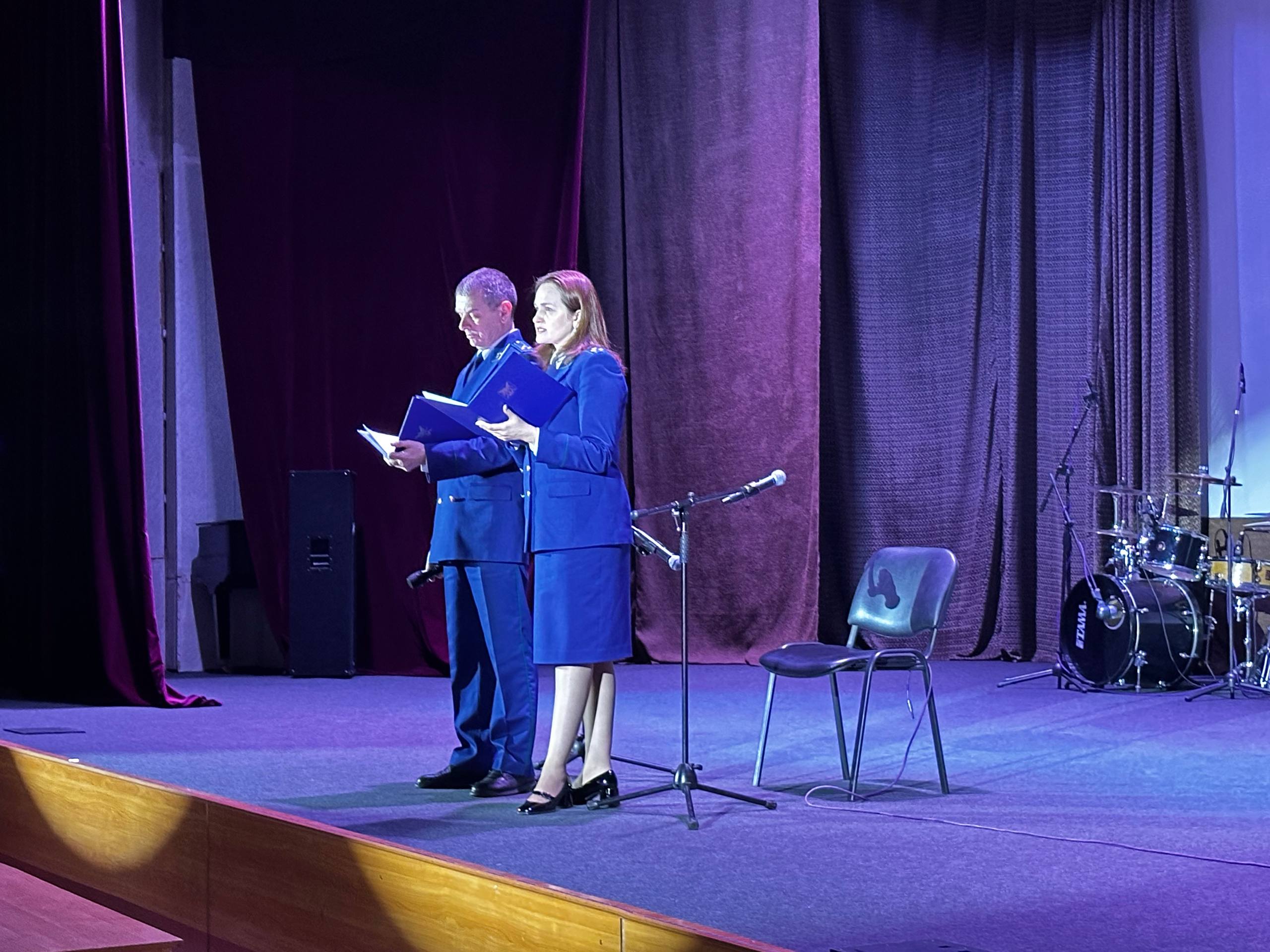 Ветеранская организация прокуратуры Забайкалья в преддверии Дня народного единства провела творческий вечер для солдат-срочников Ветеранская организация прокуратуры Забайкалья в преддверии Дня народного единства провела творческий вечер для солдат-срочников