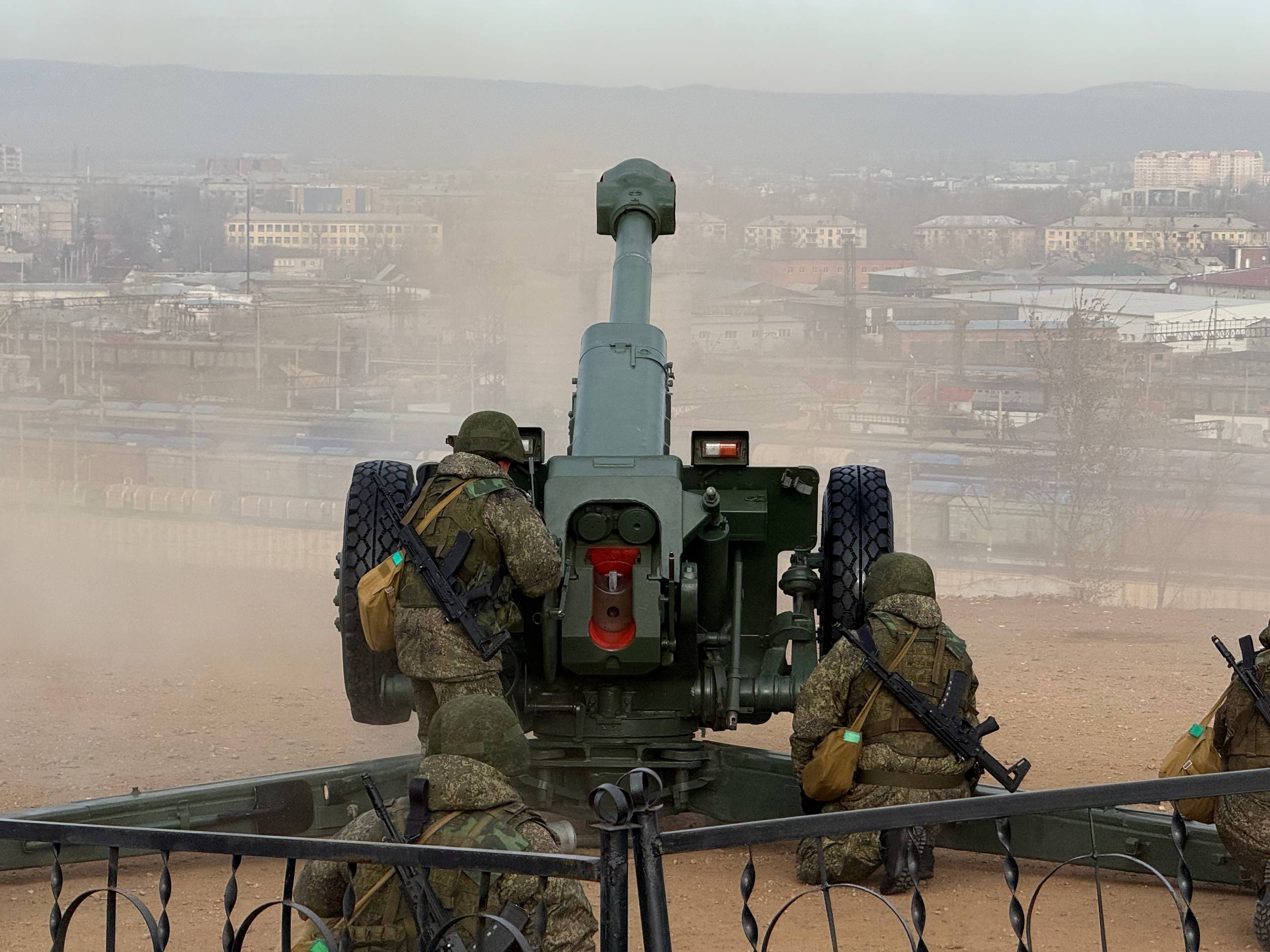 Традиционная церемония полуденного выстрела в честь Дня народного единства прошла в Чите Традиционная церемония полуденного выстрела в честь Дня народного единства прошла в Чите