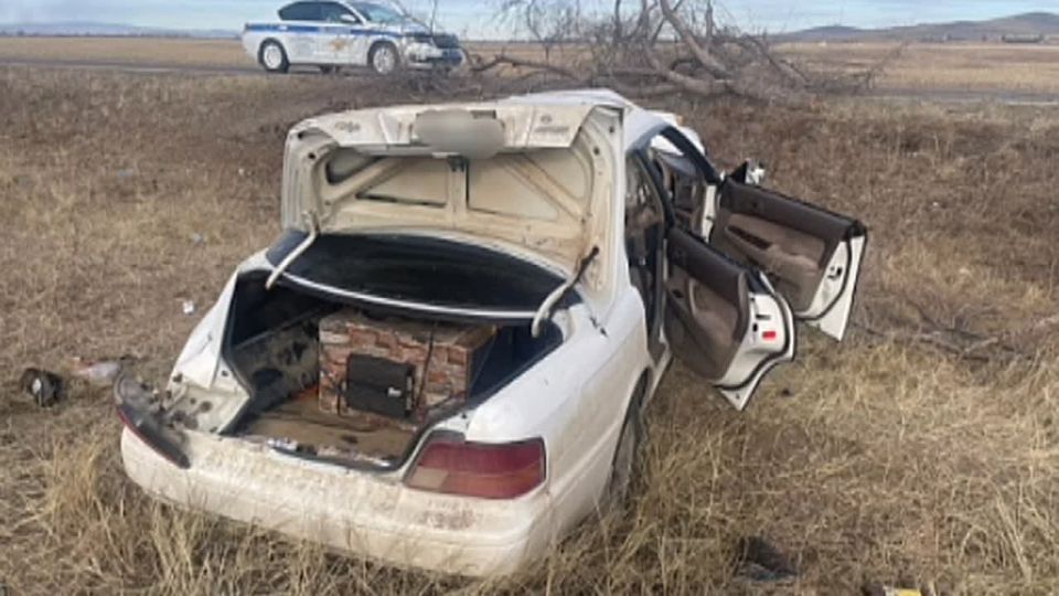 По предварительным данным 4 ноября в дневное время на 8 км а/д регионального значения "Краснокаменск -Кайластуй" (Краснокаменский район) водитель "Т-Виста" не справился с управлением, совершил съезд с дорожного полотна с...