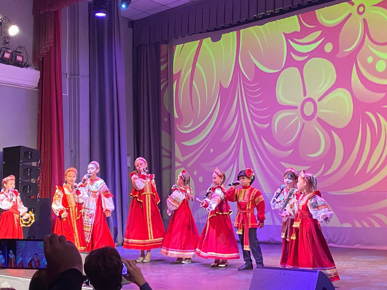 Праздничный концерт, посвященный Дню народного единства, прошел сегодня в КДЦ «Спутник» Праздничный концерт, посвященный Дню народного единства, прошел сегодня в КДЦ «Спутник»