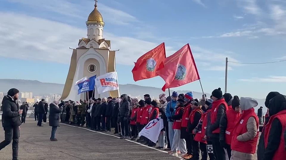 Полуденный выстрел гремит из гаубицы Д-30 над Читой, в честь Дня Народного единства!