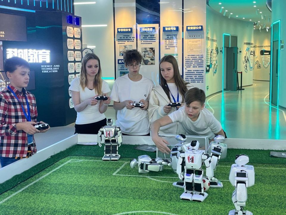 Дипломатия укрепляет дружбу народов Дипломатия укрепляет дружбу народов