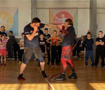 В Улетах прошел мастер-класс по смешенным единоборствам для детей и ветеранов СВО