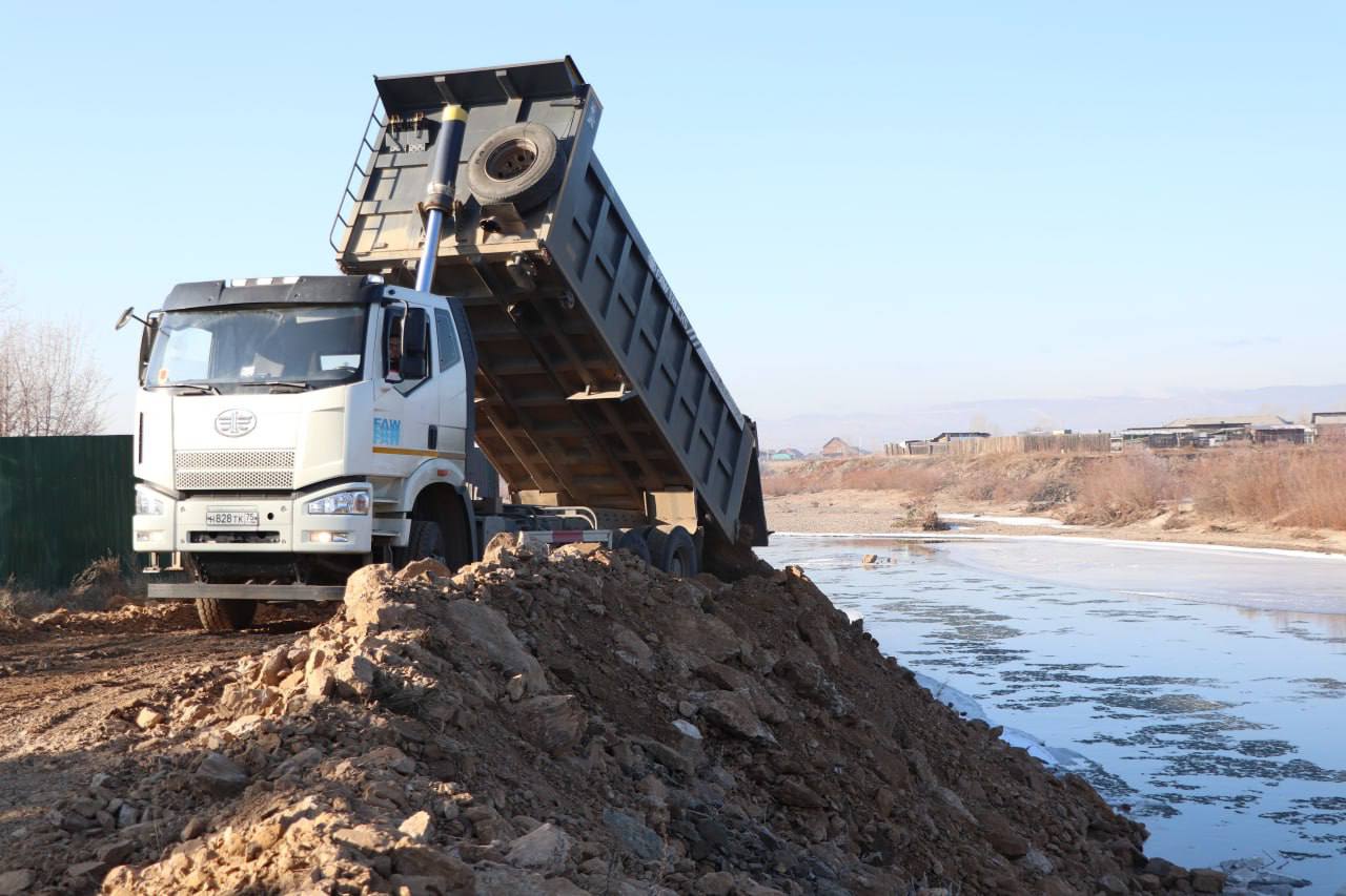 Река Чита уже не раз демонстрировала свой строптивый нрав во время паводков Река Чита уже не раз демонстрировала свой строптивый нрав во время паводков