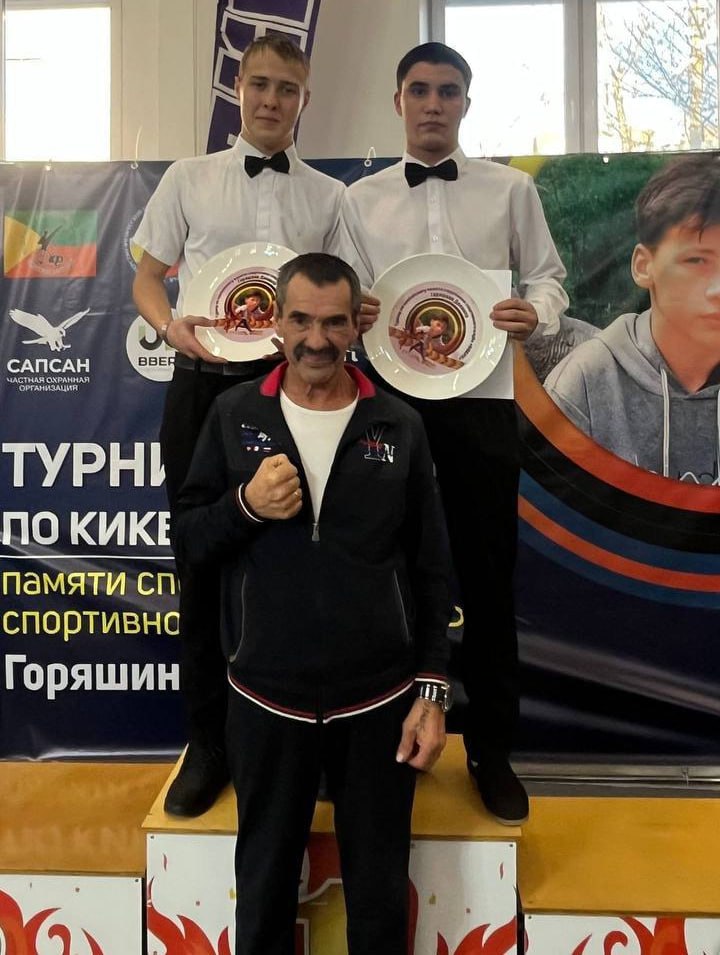 В Чите состоялся турнир по кикбоксингу посвященный памяти воспитанника спортивного клуба «Вверх» В Чите состоялся турнир по кикбоксингу посвященный памяти воспитанника спортивного клуба «Вверх»