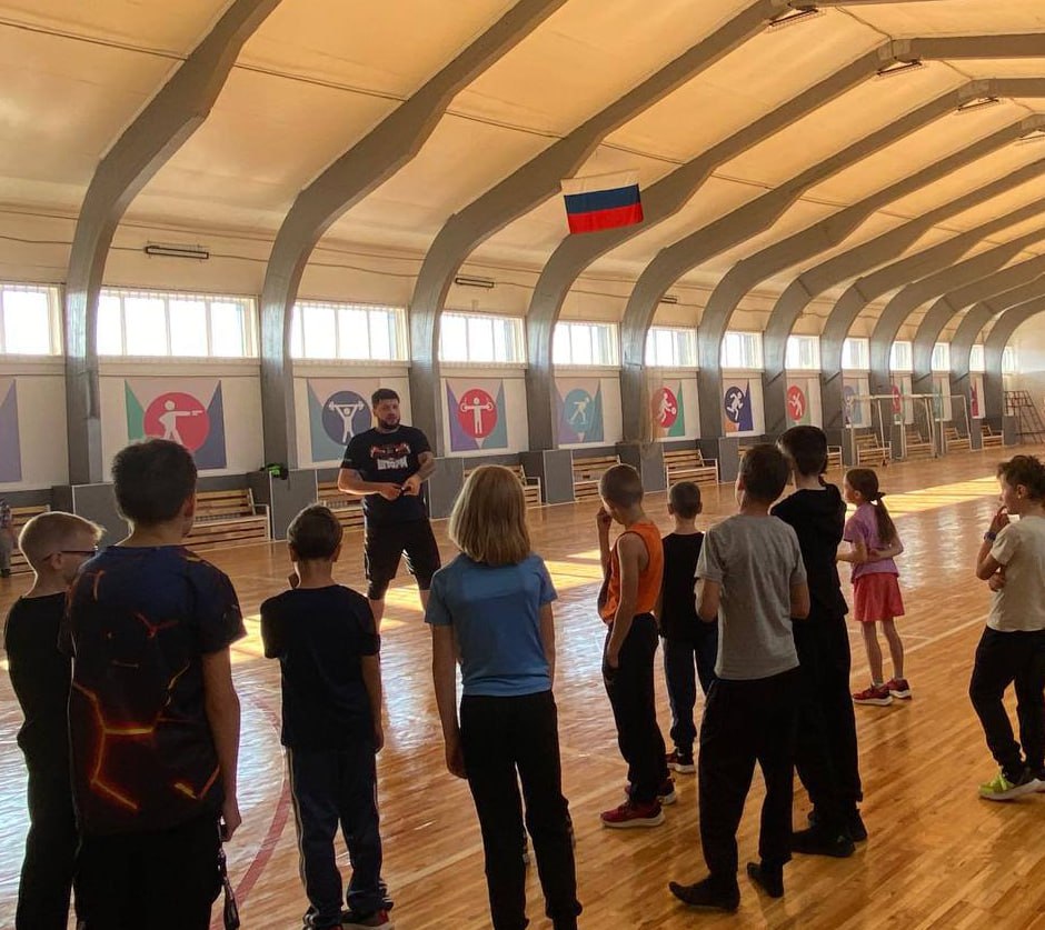 В Улетах прошел мастер-класс по смешенным единоборствам для детей и ветеранов СВО В Улетах прошел мастер-класс по смешенным единоборствам для детей и ветеранов СВО