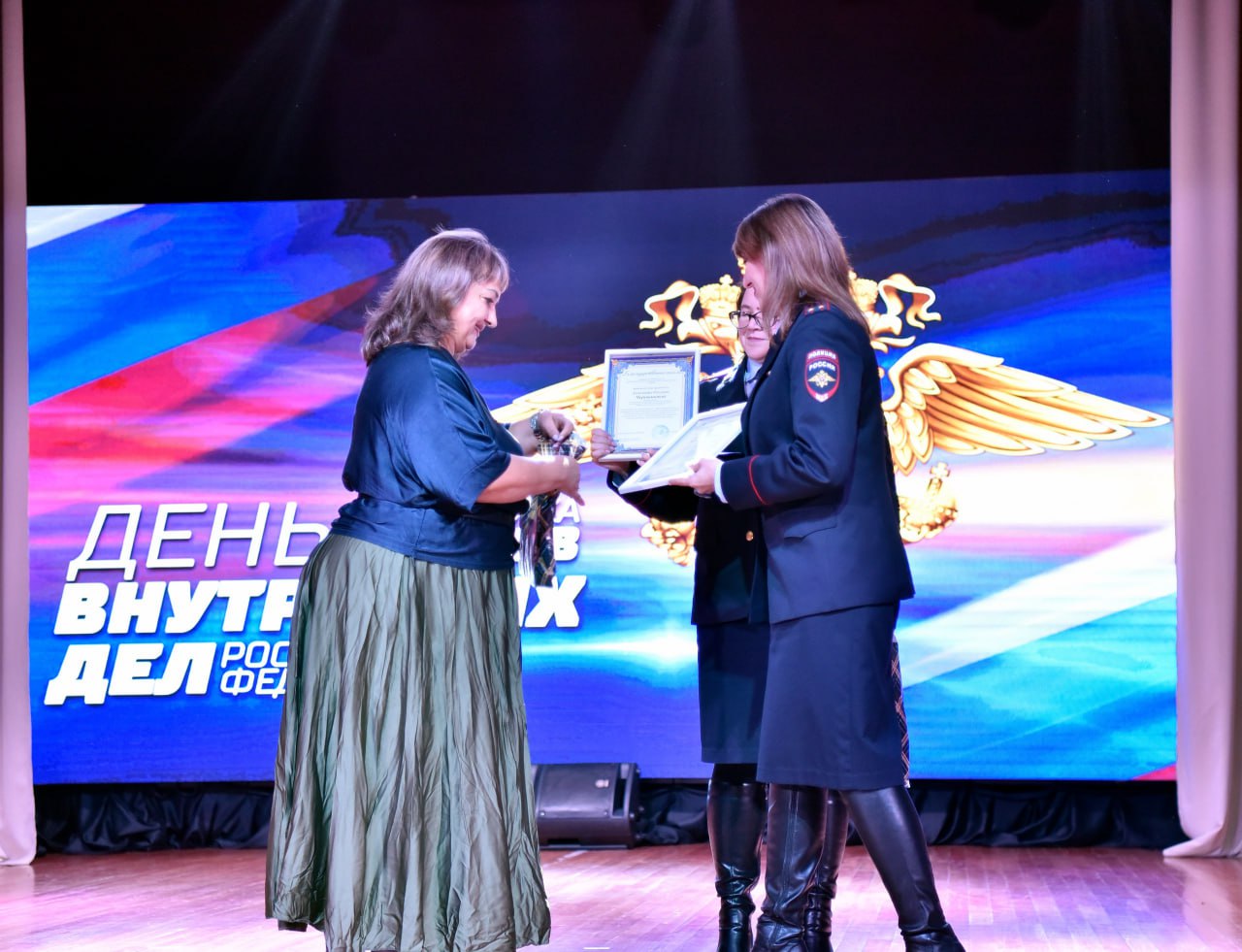 В Чите отряды юных друзей полиции поздравили правоохранителей с наступающим профессиональным праздником В Чите отряды юных друзей полиции поздравили правоохранителей с наступающим профессиональным праздником