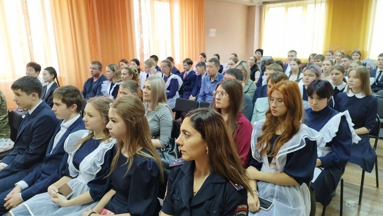 Очередная торжественная церемония вручения первых паспортов юным жителям Черновского района прошла сегодня в библиотеке № 5. На этот раз счастливыми обладателями самого важного документа стали дети поселка КСК Очередная торжественная церемония вручения первых паспортов юным жителям Черновского района прошла сегодня в библиотеке № 5. На этот раз счастливыми обладателями самого важного документа стали дети поселка КСК