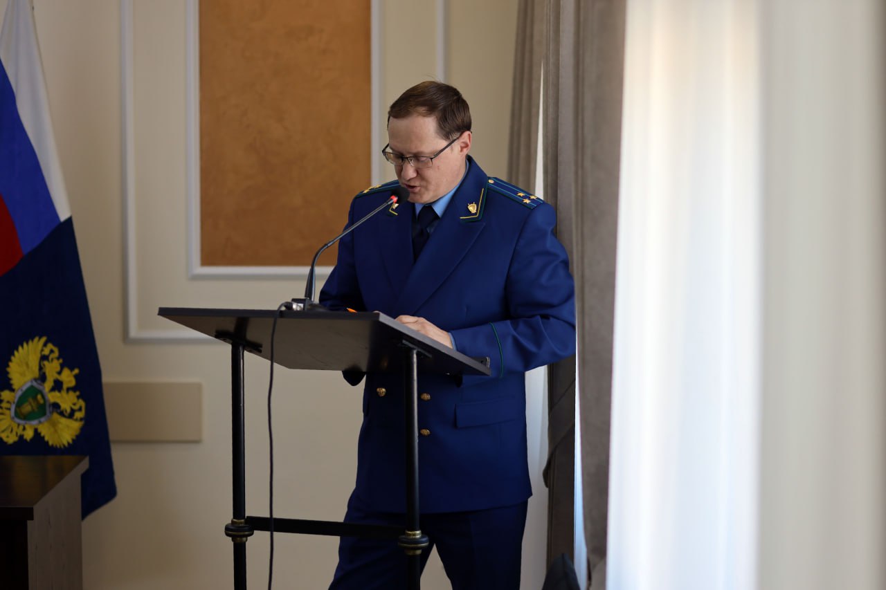 В Чите под председательством заместителя прокурора Забайкальского края Алексея Радченко с участием заместителя начальника регионального управления МВД России Александра Никитина, представителей аппаратов и территориальных... В Чите под председательством заместителя прокурора Забайкальского края Алексея Радченко с участием заместителя начальника регионального управления МВД России Александра Никитина, представителей аппаратов и территориальных...