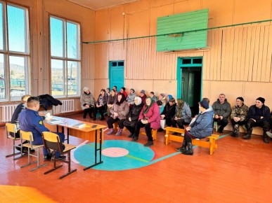 Прокуратура Красночикойского района в рамках работы по правовому просвещению и информированию выступила перед жителями сел Менза и Укыр, расположенных на расстоянии более 180 км от районного центра