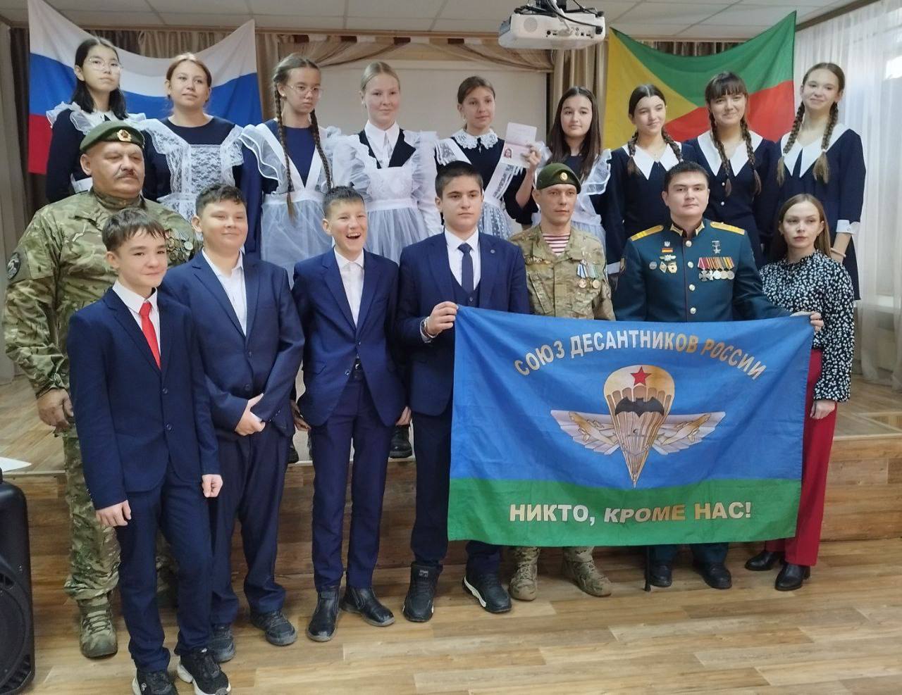 Очередная торжественная церемония вручения первых паспортов юным жителям Черновского района прошла сегодня в библиотеке № 5. На этот раз счастливыми обладателями самого важного документа стали дети поселка КСК Очередная торжественная церемония вручения первых паспортов юным жителям Черновского района прошла сегодня в библиотеке № 5. На этот раз счастливыми обладателями самого важного документа стали дети поселка КСК