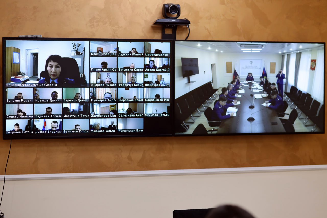 В Чите под председательством заместителя прокурора Забайкальского края Алексея Радченко с участием заместителя начальника регионального управления МВД России Александра Никитина, представителей аппаратов и территориальных... В Чите под председательством заместителя прокурора Забайкальского края Алексея Радченко с участием заместителя начальника регионального управления МВД России Александра Никитина, представителей аппаратов и территориальных...