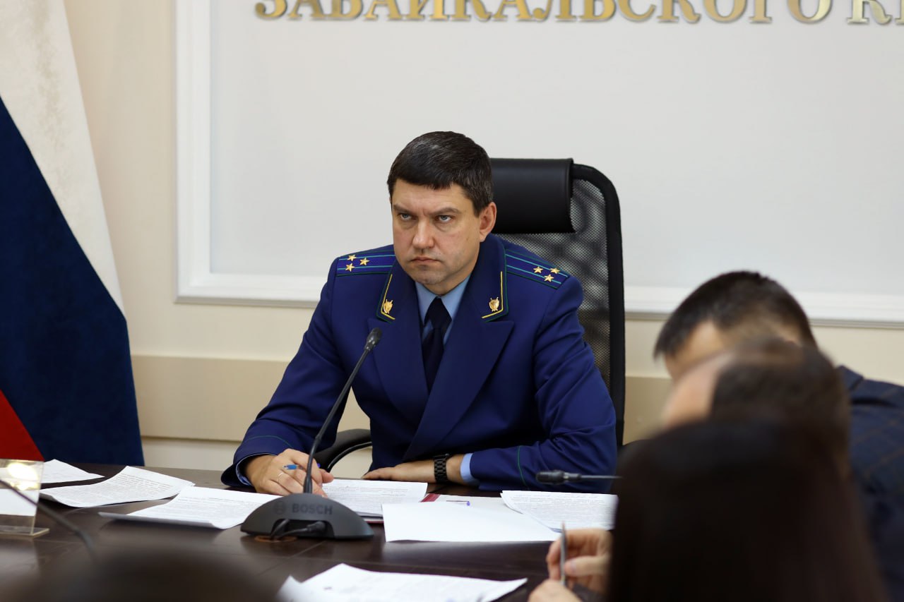 В Чите под председательством заместителя прокурора Забайкальского края Алексея Радченко с участием заместителя начальника регионального управления МВД России Александра Никитина, представителей аппаратов и территориальных... В Чите под председательством заместителя прокурора Забайкальского края Алексея Радченко с участием заместителя начальника регионального управления МВД России Александра Никитина, представителей аппаратов и территориальных...
