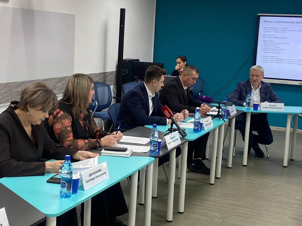 Благодаря открытию семи новых школ в регионе появилось более 4000 новых учебных мест