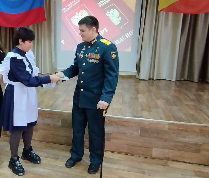 Очередная торжественная церемония вручения первых паспортов юным жителям Черновского района прошла сегодня в библиотеке № 5. На этот раз счастливыми обладателями самого важного документа стали дети поселка КСК Очередная торжественная церемония вручения первых паспортов юным жителям Черновского района прошла сегодня в библиотеке № 5. На этот раз счастливыми обладателями самого важного документа стали дети поселка КСК