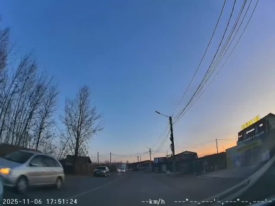 «Нас постоянно подрезают». Вчера на улице Трактовой чуть не произошла авария